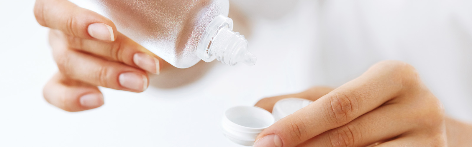 Pflegemittel – Reinigung und Desinfektion der Kontaktlinsen