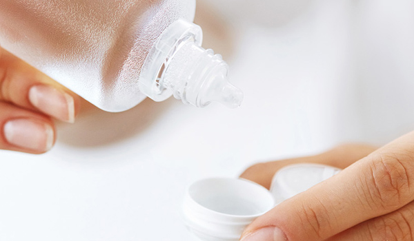 Pflegemittel – Reinigung und Desinfektion der Kontaktlinsen