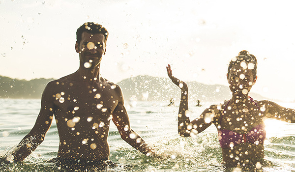 Kontaktlinsen und Baden