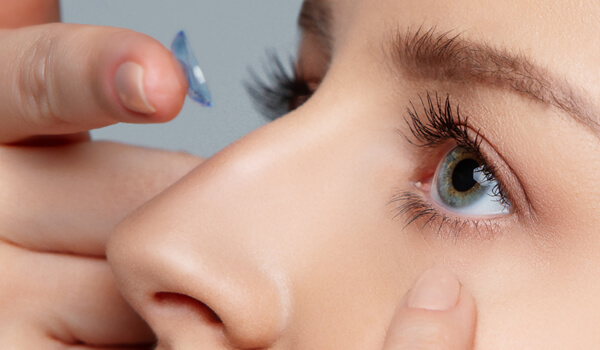 Anleitung für Anfänger mit farbigen Kontaktlinsen