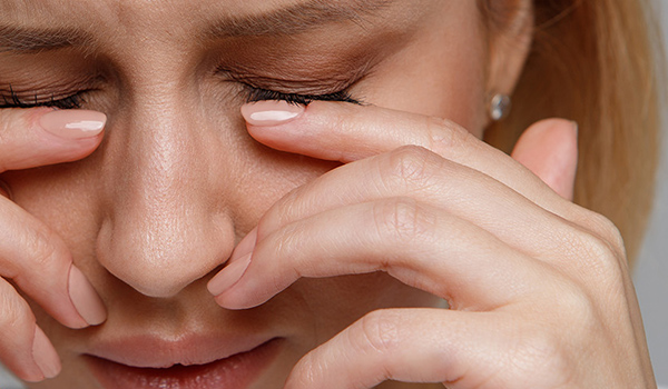 Ein unbequemes Tragegefühl bei Kontaktlinsen